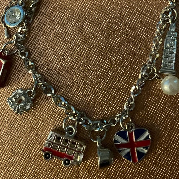 United Kingdom Charm Bracelet - Picture 2 of 4